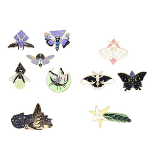 Spilla Vintage in Lega Smaltata Fluorescente Falena Farfalla Luna Stella Cielo Stellato Accessori per Gioielli Unisex