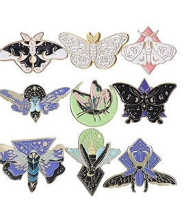 Détails de broches papillon émaillées avec motifs de papillons et lunes