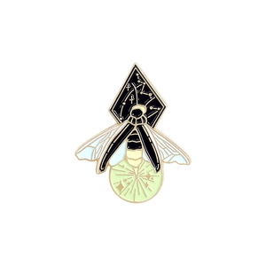 Broche papillon lumineuse en émail avec constellation et ailes phosphorescentes