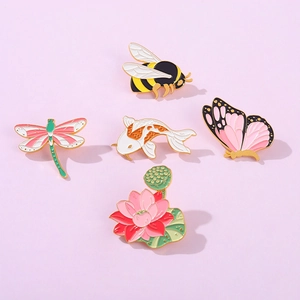 Lot de 5 broches en émail avec abeilles, fleurs et papillons colorés aux détails dorés