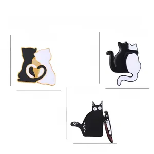 Spécifications de taille et de poids pour les épingles en émail de chats avec chats câlins