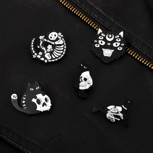 Broche Squelette de Chat Gothique Pins en Émail pour Sacs à Dos Vêtements Halloween Style Punk Crâne Chat Alliage Badge Bijoux Cadeau