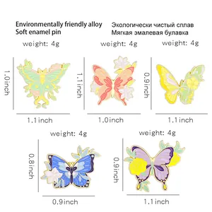 Tableau des tailles de cinq broches papillon en émail coloré avec dimensions et poids