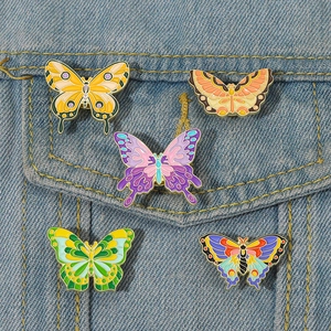 Broche Papillon Colorée en Émail Alliage Insecte Animal Badge Bijoux pour Femmes Accessoire de Vêtement Décoratif Cadeau