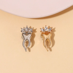 Lot de broches dent en alliage avec couronne de zircone en or et argent