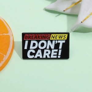 Spilla Creativa in Smalto Con Slogan Breaking News I Don't Care Spilla in Lega Distintivo Con Lettera Personalizzata per Vestiti
