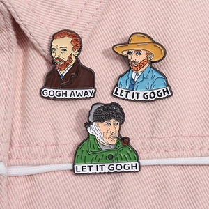 Vue détaillée de trois épingles en émail Van Gogh avec jeux de mots sur denim rose