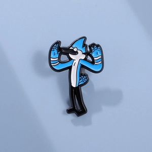 Spilla smaltata cartoon con uccello blu di Regular Show, spilla in lega dal design unico