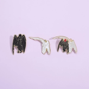 Gothic Angel Demon Wings Enamel Brooch Pin Alloy Electroplated Gold Edge Intertwined Wing Badge For Clothing Bag Decor