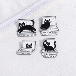 Set di quattro spille in smalto con gatti neri e laptop in lega di zinco resistente
