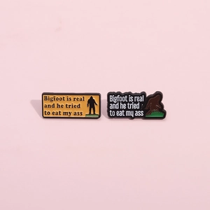 Lustige Bigfoot Emaille Pins mit kreativen gelben und schwarzen englischen Sprüchen