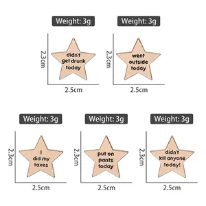 Set mit 5 sternförmigen Metall-Badges in Roségold mit lustigen Sprüchen und Maßen