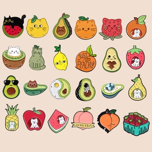 Lot de 24 broches mignonnes en émail avec motifs créatifs de chats et de fruits variés
