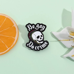 Épinglette en Émail Be Gay Do Crime Alliage Crâne Arc-en-Ciel Slogan Badge Broche Punk LGBTQ Subculture Accessoire Pour Veste Chapeau Sac