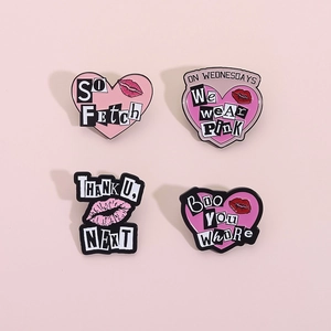 Ensemble de broches émaillées cœur rose et lèvres rouges avec typographie moderne