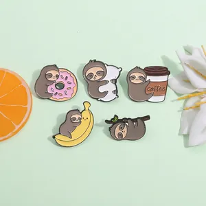 Mignon Paresseux Émail Épinglette Badge Alliage Paresseux Étreignant Donut Banane Tasse De Café Broche En Métal Pour Vêtements Sacs Décoration