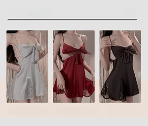 Nuisettes en satin de soie et dentelle avec nœud en bleu ciel, rouge et noir