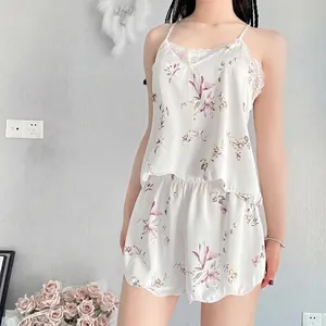 Set pigiama due pezzi da donna con canotta in pizzo e pantaloncini con stampa floreale