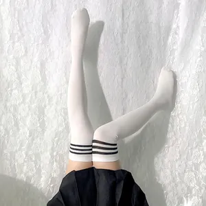 Chaussettes montantes blanches style japonais avec trois rayures noires en coton tricoté