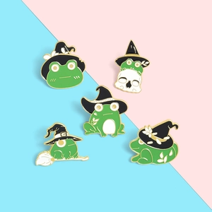 Lot de 5 épingles en émail de grenouilles mignonnes avec chapeaux de sorcier et crânes