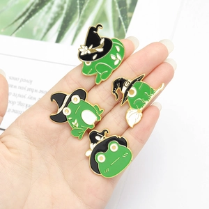 Lot de quatre pin's en émail grenouille mignons avec chapeaux de sorcier à la main