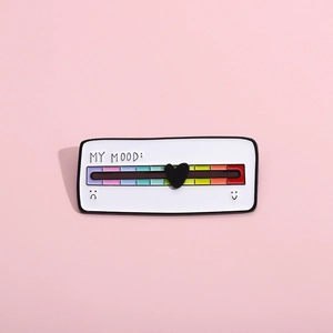 Détail d'un pin's créatif avec curseur d'humeur arc-en-ciel et indicateur de cœur