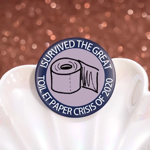 Badge Drôle I Survived The Great Toilet Paper Crisis Of 2020 Fer-Blanc Alliage De Zinc Émail Broche Ronde Pour Vêtements Sac