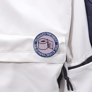 Badge humoristique en fer-blanc de la crise du papier toilette 2020 sur sac