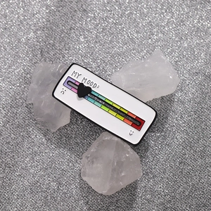 Broche humeur en émail avec dégradé arc-en-ciel et curseur cœur sur cristaux