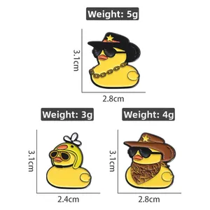 Dimensions détaillées et poids de trois jolies broches en émail en forme de canard