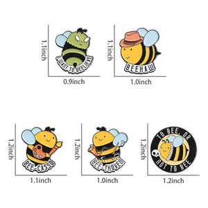 Tableau des tailles détaillé pour cinq broches abeille en émail avec mesures précises en pouces