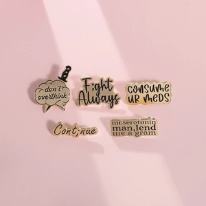 Set di spille creative in metallo retrò con tema salute mentale su sfondo rosa