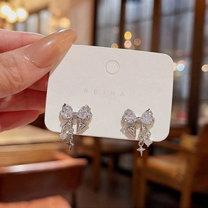 Boucles d'oreilles nœud en argent avec pompons étoiles et zircons pour femmes