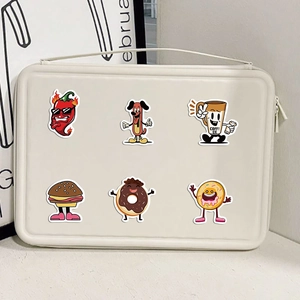 Autocollants de fruits étanches sur une housse d'ordinateur portable blanc cassé