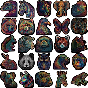 Vista dettagliata a griglia 5x5 di adesivi animali neon con colori vivaci e bordi neri
