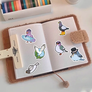 50 stickers originaux de pigeons mignons pour bagages et papeterie sur un carnet