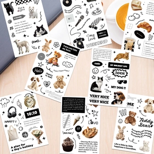 Détail d'autocollants esthétiques DIY avec illustrations en noir et blanc sur bois