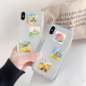 Coque iPhone avec autocollants de dessins animés enfantins en cadres jaune et bleu doux