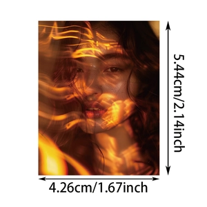Détails des dimensions d'un autocollant d'art flou mesurant 5,44cm sur 4,26cm