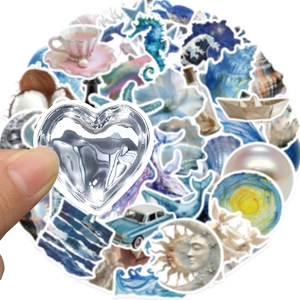 Dettaglio di un adesivo a forma di cuore dal set di 50 adesivi creativi oceano blu