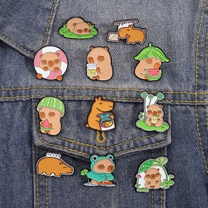 Lot de 11 épinglettes émaillées capybara avec pastèque et chapeau de grenouille