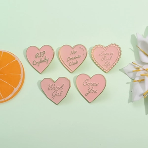 Épingle en Émail Cœur Rose Broche Slogan en Alliage de Zinc pour Femmes Badge Dessin Animé Bijoux de Mode Cadeau