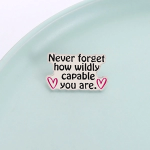 Spilla smaltata con citazione ispiratrice Never forget how wildly capable you are