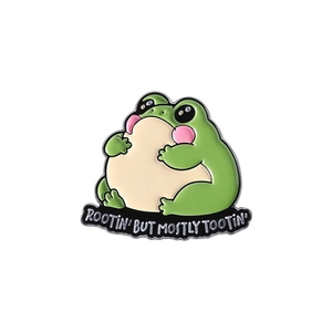Pin's en émail grenouille verte amusante avec texte Rootin' But Mostly Tootin' décoré