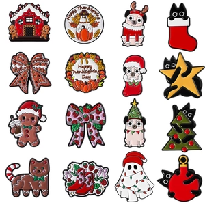 Süße Weihnachten Erntedankfest Legierung Emaille Brosche Pins Für Damen Herren Cartoon Katze Hund Lebkuchenhaus Schmuck Zubehör Geschenk