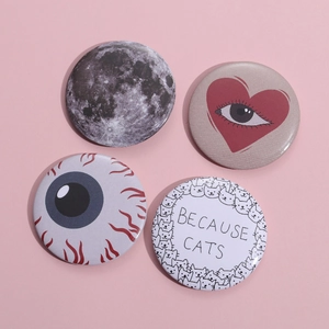 Lot de 4 badges ronds mignons en fer-blanc avec chats et texte sur fond rose clair