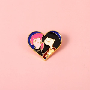 Détail du pin's émaillé Adventure Time avec la Princesse Chewing-Gum et Marceline