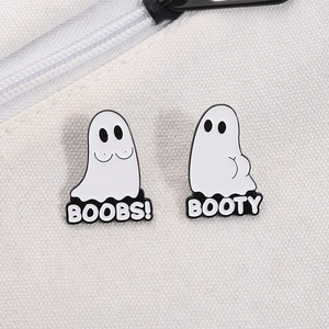 Broches fantômes amusantes en émail avec lettres Boobs et Booty pour Halloween