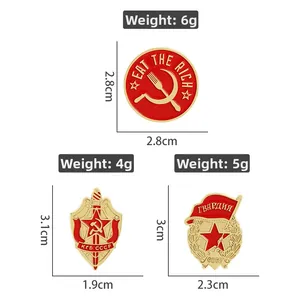 Detailweergave van de CCCP emaille badges met afmetingen en gewicht op wit