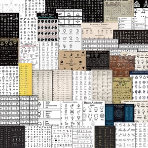 Collage dettagliato di adesivi con simboli alchemici e rune in stili vintage nero e oro